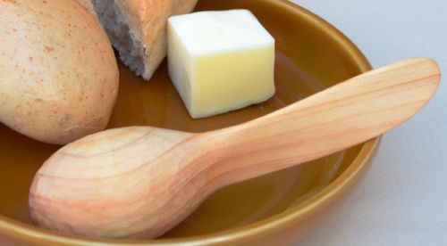 テーブルを心地よくするTETARD（木製バターナイフ）