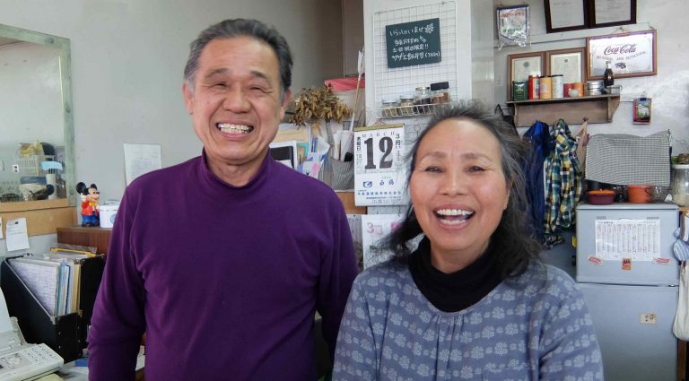 山崎さんと松田さんと島のおばちゃん［4月の穴バー］