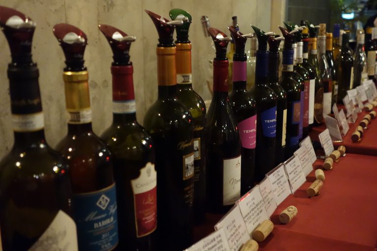 オリーブに恋をしたカフェ・プールヴーさんと、愛するワインを広める郵船商事さんの試飲会。美味しさの秘密は愛情のせい？