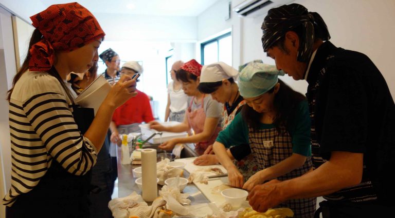 対馬のイカ漁師吉村さんに、簡単にできるイカのさばき方を教わりました！