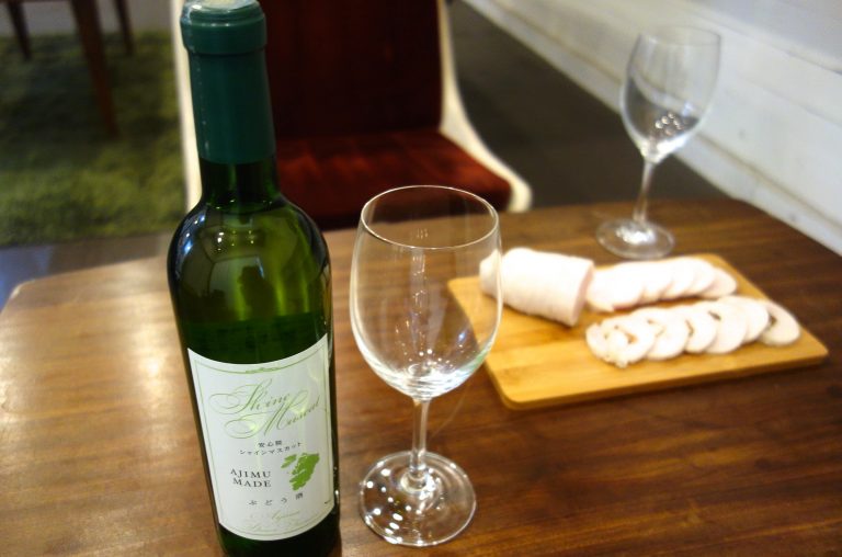 安心院のぶどうをワインにお料理、デザートで楽しみましょう！贅沢〜なつぶつぶ天国！葡萄バーは来週7/15開店です！［7月の穴バー］ 