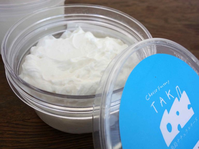 紫やピンクの大根に茎が真っ赤なほうれん草、糸島のナチュラルチーズに日本酒も。11月の穴バーで登場する素材をご紹介します！