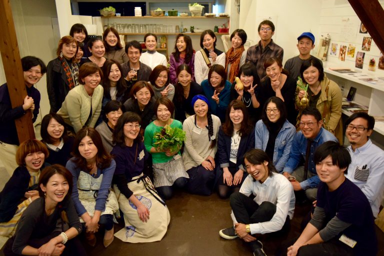 糸島のトラキ野菜をローフードでいただきます！目からウロコのお料理は身体にも嬉しい絶品づくし[11月の穴バー]