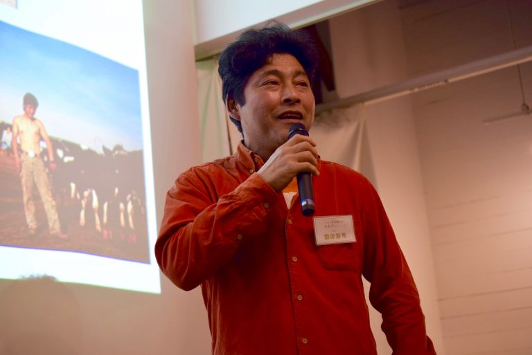 鶏とおしゃべりのプロ・藤野さんのトークに興味津々！那珂川町フジノ香花園のブランドたまご「金太郎卵」の美味しい秘密と最高の食べ方[2月の穴バー]