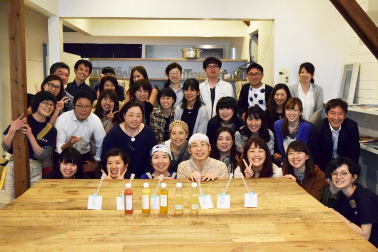 お好みの果実酢は見つかった？　万能の桃酢を使うお料理とお酢の味比べ体験。お酢の魅力を再発見する夜[5月の穴バーレポート後編]