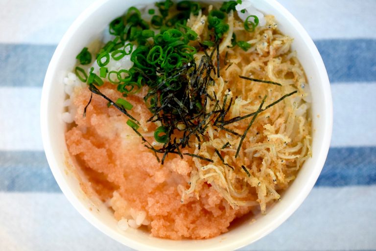 シンプルな明太子のせご飯や明太子デザートも！漬け汁まで味わえる「あき津”」さんの明太子料理を喜多屋さんのお酒3種と楽しみましょう[8月の穴バー]