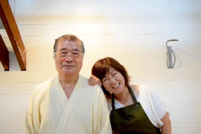 プレゼントつき明太子クイズも！明太子職人安田さんが開発に3年かけた「あき津”」流明太子の世界にひたりましょう[8月の穴バー]