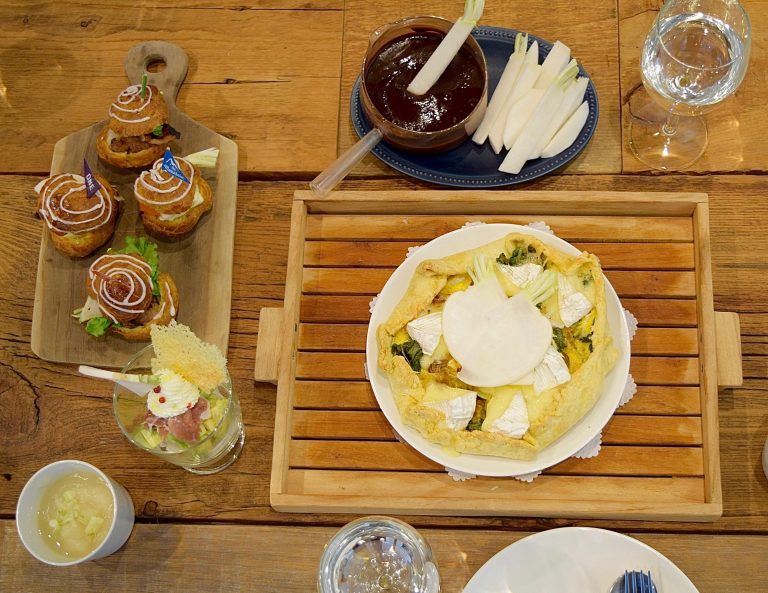 見た目はパフェやシュークリーム！スイーツみたいなかぶ料理はいかが？1月の穴バーは久留米のかぶ農家森光さんと、冬野菜かぶの魅力を掘り起こし！[1月の穴バー]