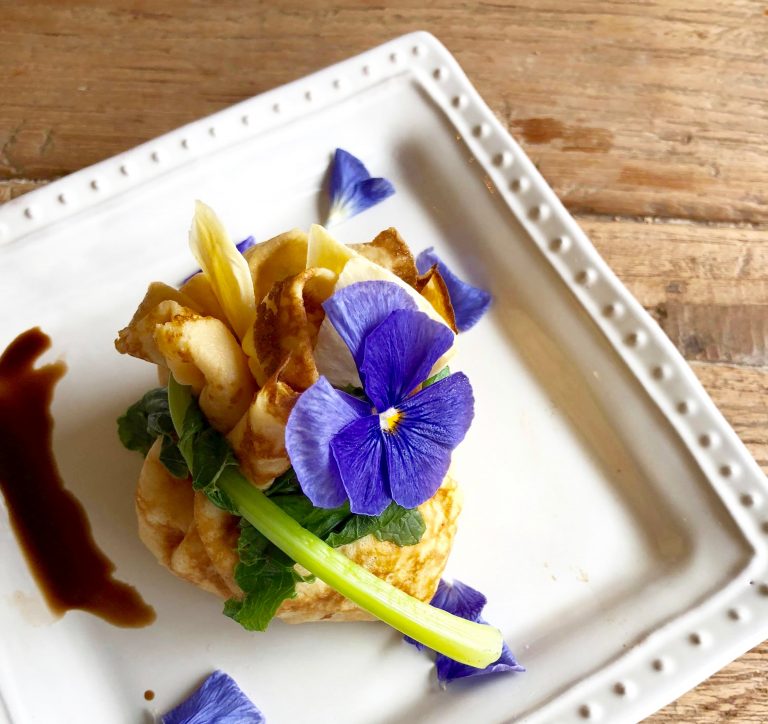 開店まであと2日！スイーツプランナー山口真理さんが手がけるお花がのったかぶ料理をご紹介します！ [1月の穴バー]