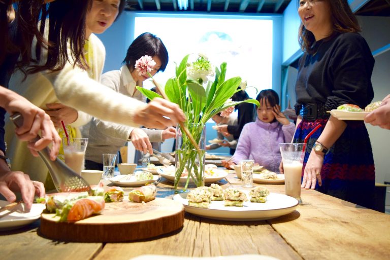 たたきはタルタルで、鶏ハムは生春巻きで。鶏そのものの旨味を活かしたお料理6品と、天野商店さんからの嬉しいニュースをご紹介！[3月穴バーレポート後編]