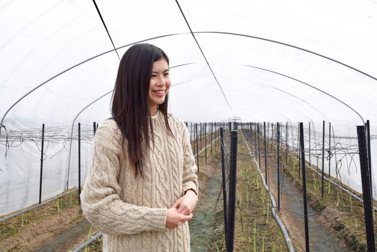 「モデル×農家」の道を選んだワケとは？穴バー5月は美人アスパラ農家よしこちゃんの「アスパラバー」18日開店！[5月の穴バー]