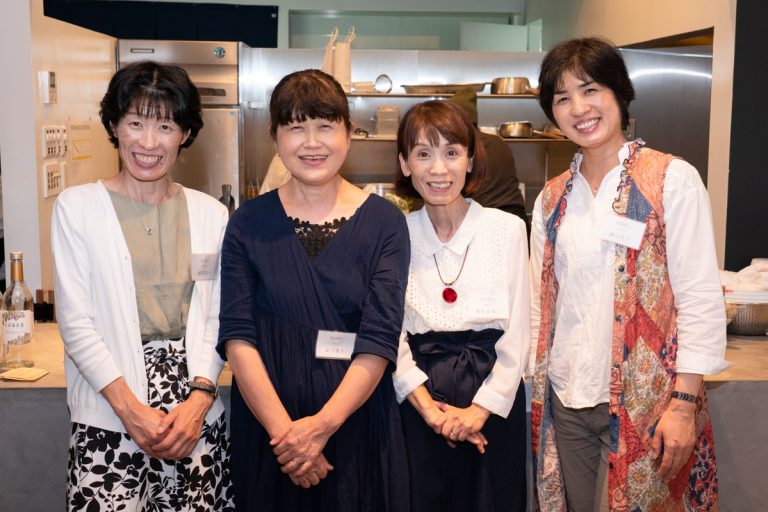 プルプル生きくらげの最盛期は今！「うきはきくらげ研究会」のみなさんに聞く、きくらげの基本と研究会の活動[8月の穴バーレポート前編]