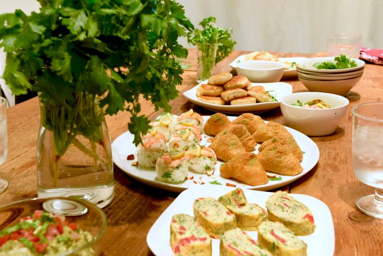 祝第五回開催！　パクチーの祭典「パクリンピック」開幕します！パクチーざんまいのお料理とパクチークイズなどパクチーだらけの穴バーへいらっしゃい！[9月の穴バー]