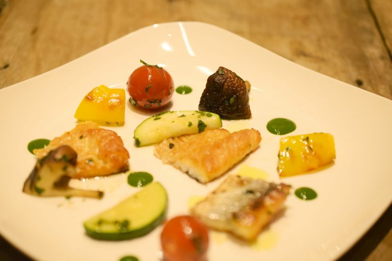 大分県杵築の茶葉を使ったオーガニックな抹茶を贅沢に。ハモのお茶燻製やチーズリゾットなどイタリアン5品をご紹介[6月の穴バー]