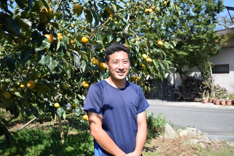 耳納連山が育む濃厚な味わい 「右田果樹園の柿食うバー」11/15開店 [11月の穴バー]