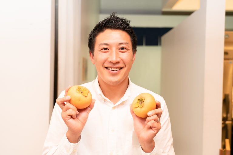 遊びながら休みながら次の一手を考える。 右田果樹園三代目が取り組むのは農業のイメージを変える観光農園。