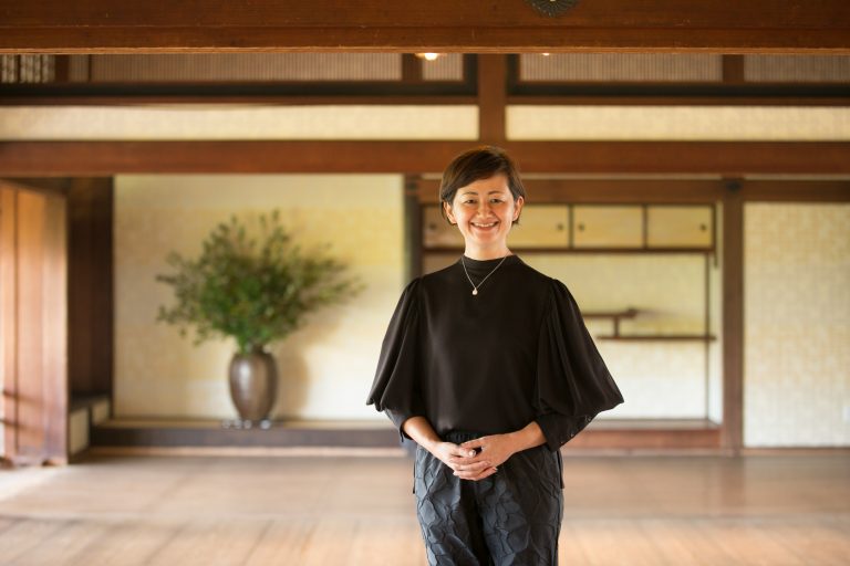 【前編】柳川藩主立花邸「御花」で能を楽しむ。「なぜ14年ぶりに能を復活させたの？」立花家18代・立花千月香さんに聞く